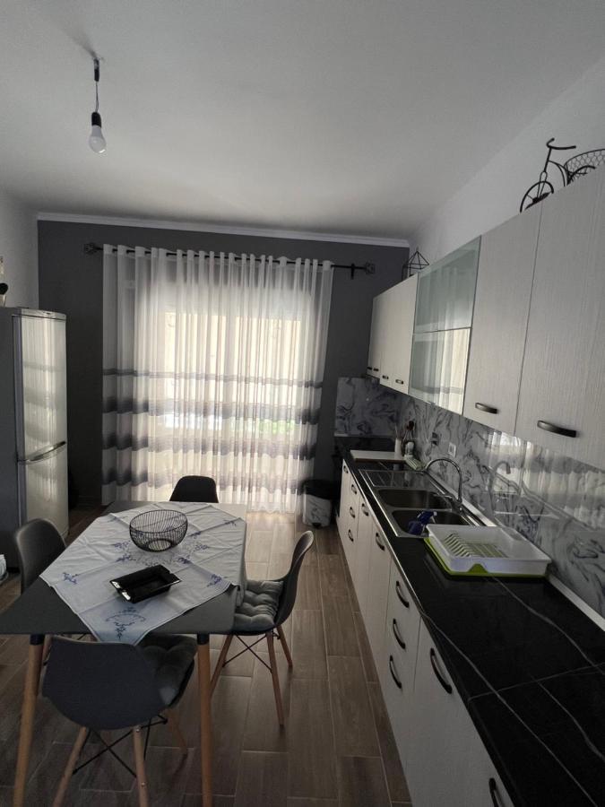 Rent Room Vlora Екстер'єр фото